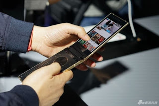 Samsung unveils the W2018 flip smartphone