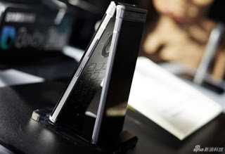 Samsung unveils the W2018 flip smartphone