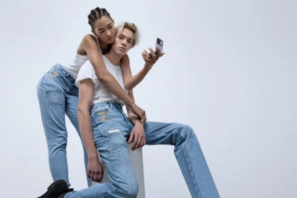Samsung launches Jeans with a Dedicated Pocket for the Galaxy Z Flip3